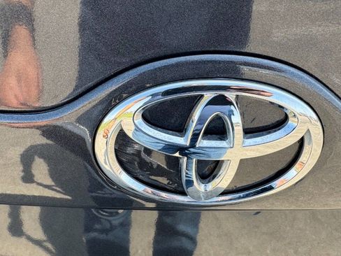 Used 2012 Toyota Camry LE image 23