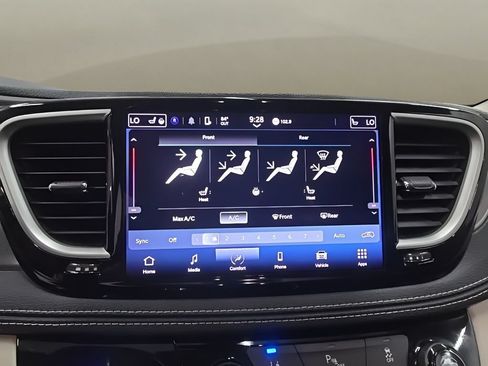 Used 2023 Chrysler Pacifica Touring-L FWD image 32