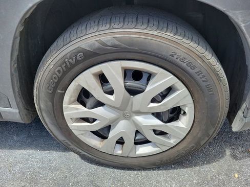 Used 2025 Toyota Corolla Cross L image 4