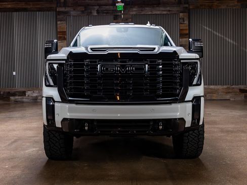 Used 2024 GMC Sierra 3500 Denali Ultimate AWD/4WD image 2
