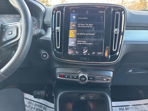 Used 2019 Volvo XC40 T5 Momentum image 23