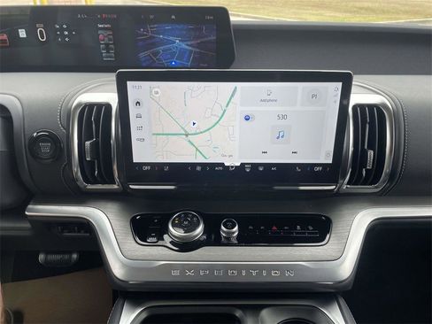 New 2025 Ford Expedition Max Platinum w/ Driver's Package image 21