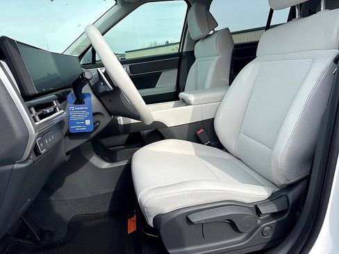 New 2026 Hyundai Santa Fe SE image 8