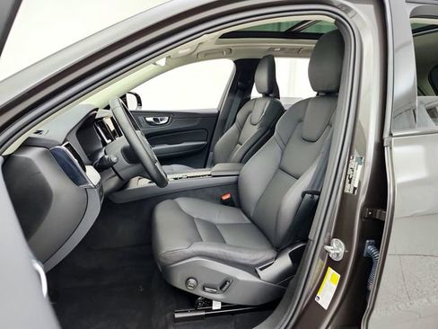 Used 2025 Volvo XC60 B5 Plus AWD/4WD image 21