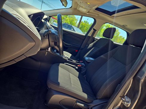 Used 2017 Ford Focus SEL w/ Cold Weather Package FWD image 16