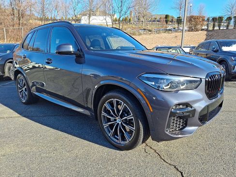 Used 2022 BMW X5 xDrive40i w/ M Sport Package image 3