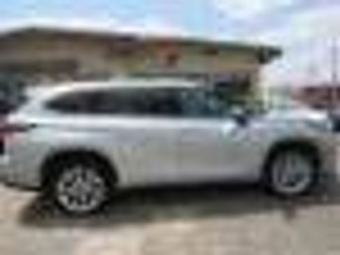 Used 2022 Toyota Highlander Limited AWD/4WD image 8
