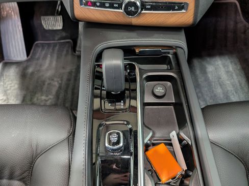 Used 2025 Volvo XC90 B6 Plus image 26