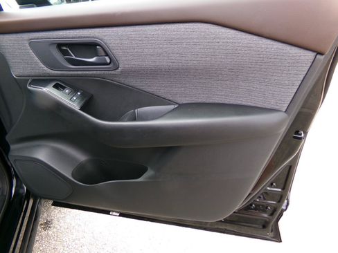 Used 2023 Nissan Rogue S FWD image 24