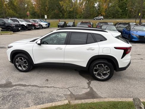 New 2025 Chevrolet Trax LT w/ Driver Confidence Package image 25