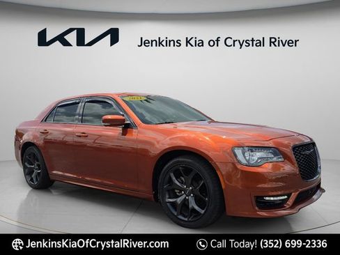 Used 2021 Chrysler 300 Touring L RWD image 2