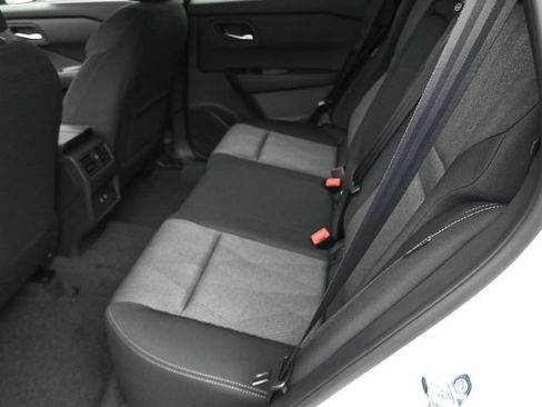 Used 2026 Nissan Rogue SV AWD/4WD image 10
