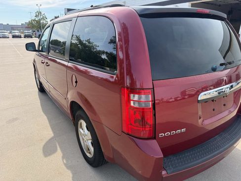 Used 2010 Dodge Grand Caravan Hero w/ Entertainment Group 1 FWD image 4