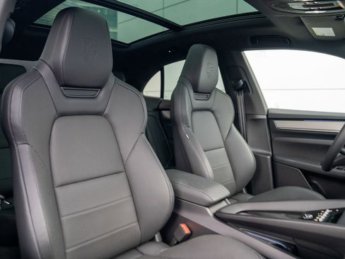 New 2025 Porsche Macan 4S Electric image 28