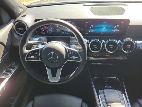 Used 2021 Mercedes-Benz GLB 250 4MATIC w/ Premium Package image 19