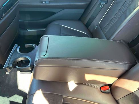 Used 2021 BMW 750i xDrive w/ Executive Package image 11