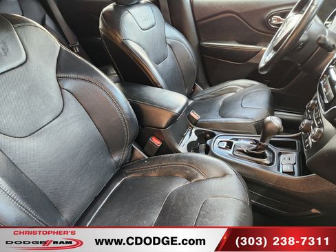 Used 2019 Jeep Cherokee Limited w/ Technology Group FWD image 25
