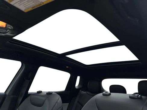 Used 2023 Jeep Compass Limited w/ Sun and Sound Group AWD/4WD image 21