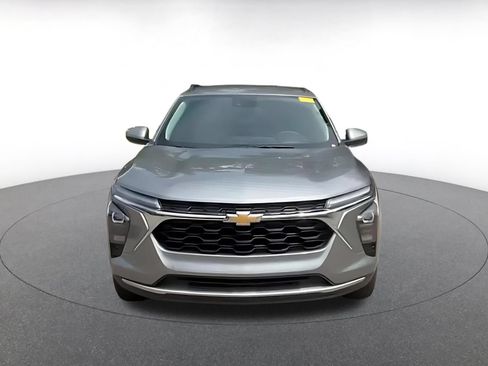 Used 2025 Chevrolet Trax LT FWD image 4