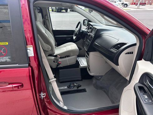 Used 2015 Dodge Grand Caravan SXT w/ Security Group image 23