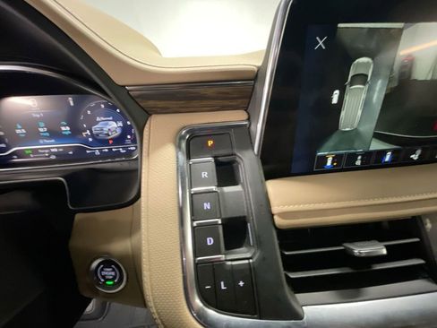 Used 2024 Chevrolet Tahoe Premier image 15