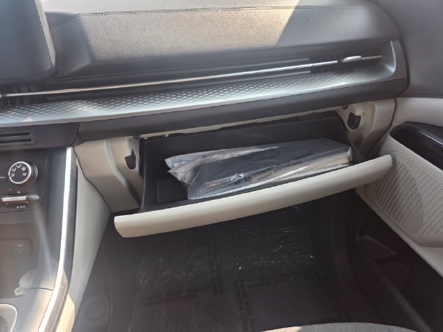 Used 2022 Kia Carnival LX FWD image 26