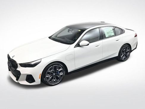 New 2027 BMW 550e xDrive AWD/4WD image 32