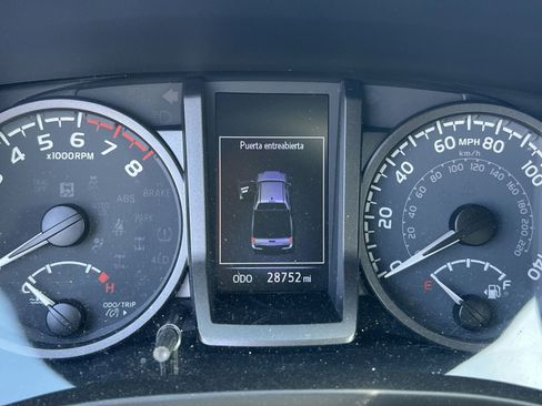 Used 2020 Toyota Tacoma TRD Off-Road w/ Technology Package image 15