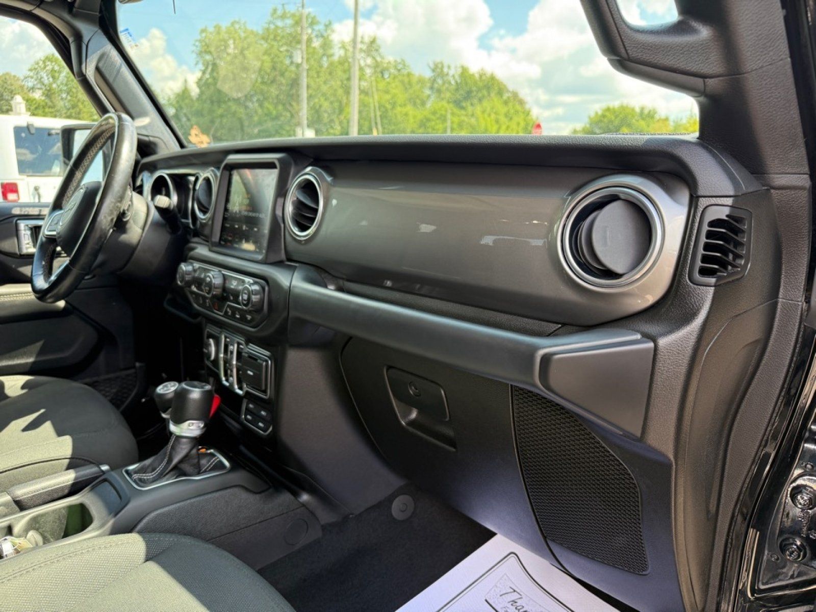 Used 2020 Jeep Gladiator Overland w/ Uconnect 4C Nav & Sound Group AWD/4WD image 23