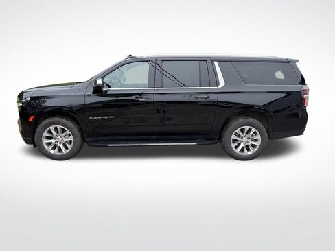 Used 2023 Chevrolet Suburban Premier w/ Premium Package 2 AWD/4WD image 3