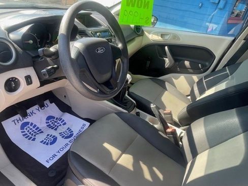 Used 2012 Ford Fiesta S image 7