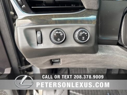 Used 2018 Cadillac Escalade Platinum image 30