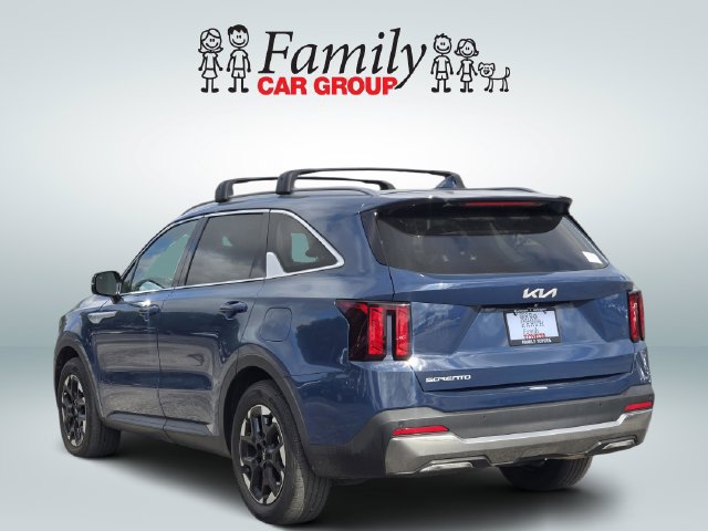 Used 2024 Kia Sorento S w/ Panoramic Sunroof Package FWD image 3
