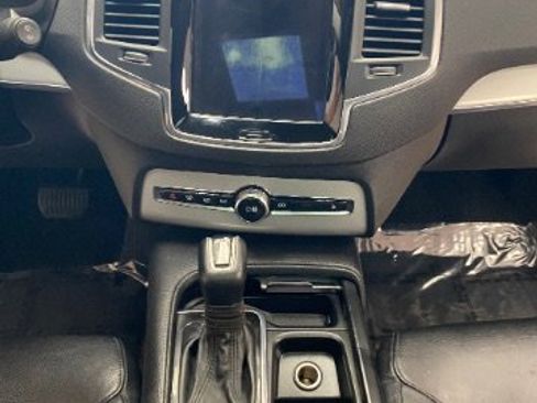 Used 2017 Volvo XC90 T5 Momentum w/ Vision Package FWD image 20