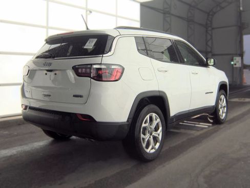 Used 2025 Jeep Compass Latitude w/ Sun & Sound Group AWD/4WD image 6