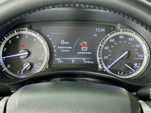 Used 2022 Toyota Highlander XLE AWD/4WD image 12