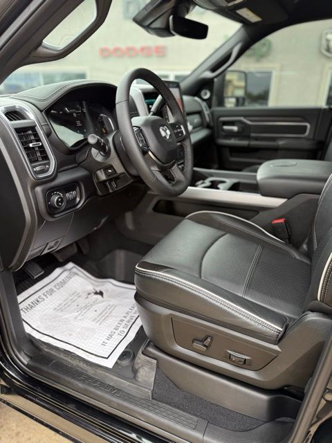 Used 2025 RAM 2500 Laramie AWD/4WD image 8