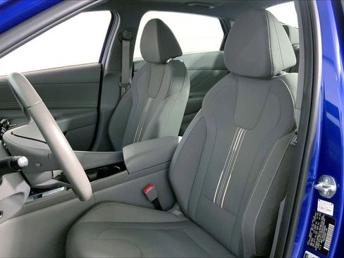 Used 2025 Hyundai Elantra SEL image 22