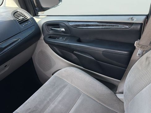 Used 2014 Dodge Grand Caravan SXT FWD image 17