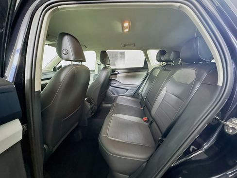 Used 2024 Volkswagen Taos SE image 27