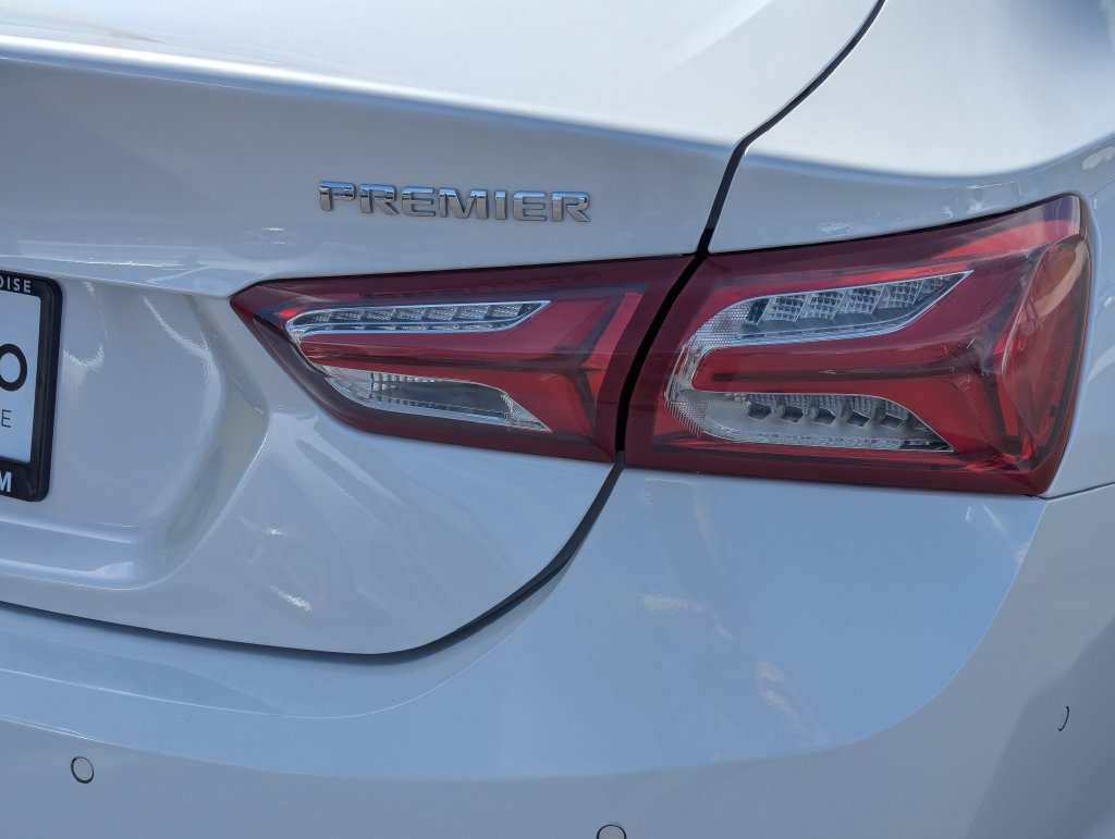 Used 2019 Chevrolet Malibu Premier w/ Sun and Wheel Package FWD image 5