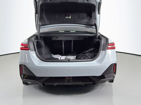 New 2026 BMW 550e xDrive image 27