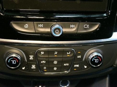 Used 2023 Chevrolet Traverse LT FWD image 27