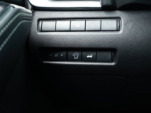 Used 2025 Nissan Rogue SV AWD/4WD image 15