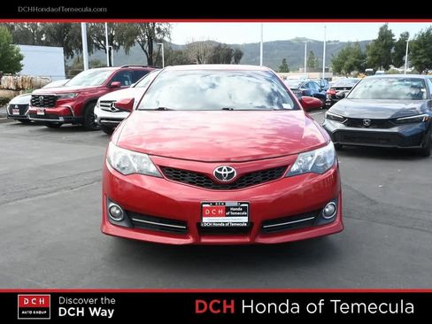 Used 2014 Toyota Camry SE image 2