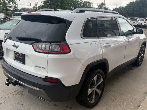 Used 2019 Jeep Cherokee Limited w/ Luxury Group FWD image 3