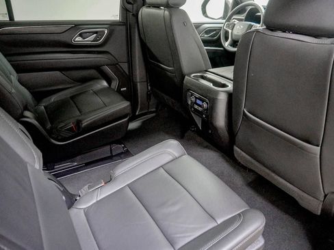 Used 2024 Chevrolet Suburban Z71 w/ Luxury Package AWD/4WD image 34