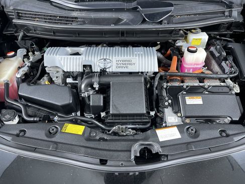 Used 2015 Toyota Prius Two image 26