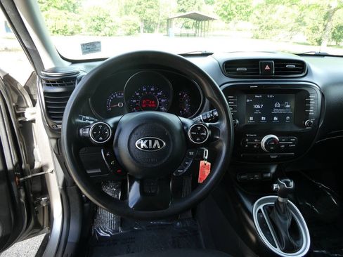 Used 2019 Kia Soul + FWD image 11