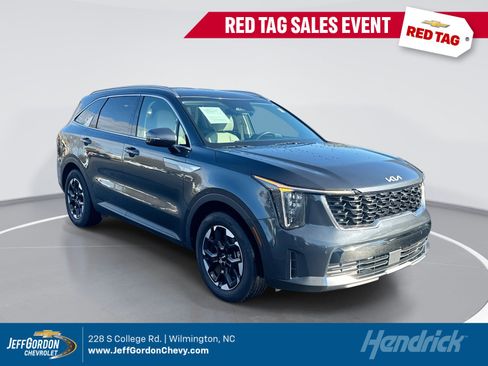 Used 2024 Kia Sorento S image 1